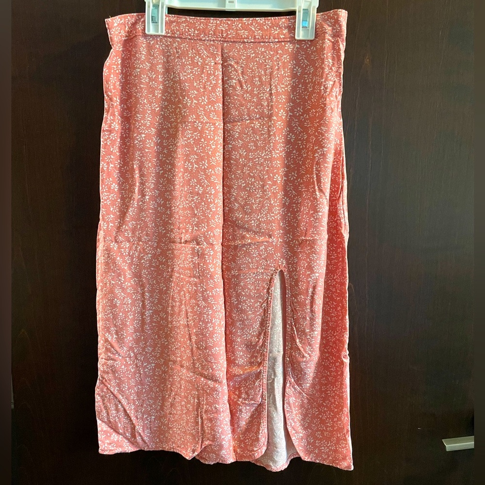 Hollister medium pink floral high waisted skirt with zipper. Lightly worn